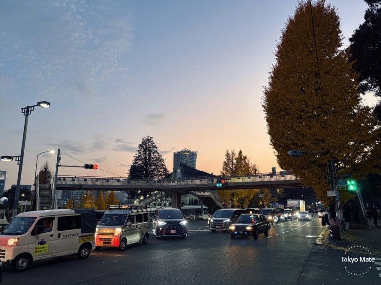 Harajuku to Shibuya Blue Cave route, Jingubashi footbridge