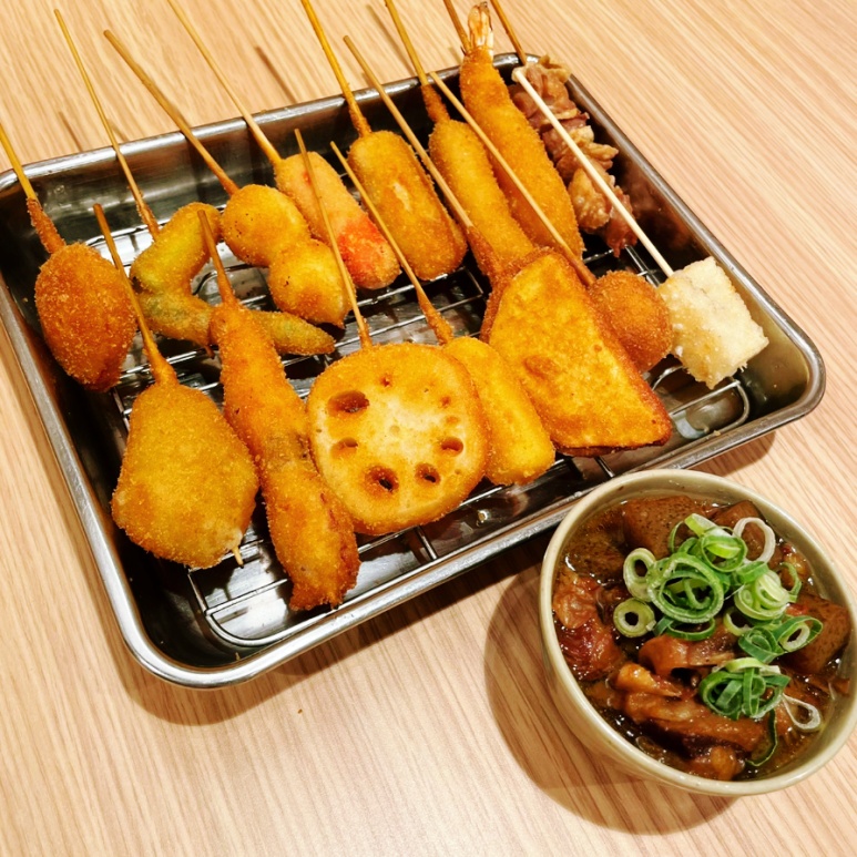 The fifteen skewers in the Shinsekai set at Kushikatsu Daruma