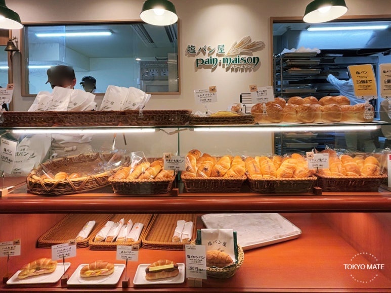 パン・メゾン銀座店に並ぶ塩パン5種