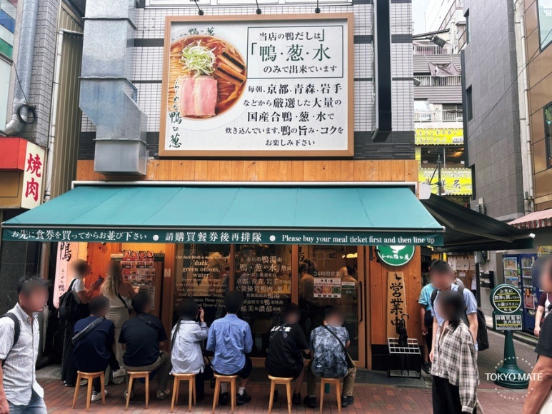 らーめん鴨to葱 上野御徒町本店の外観 アメ横