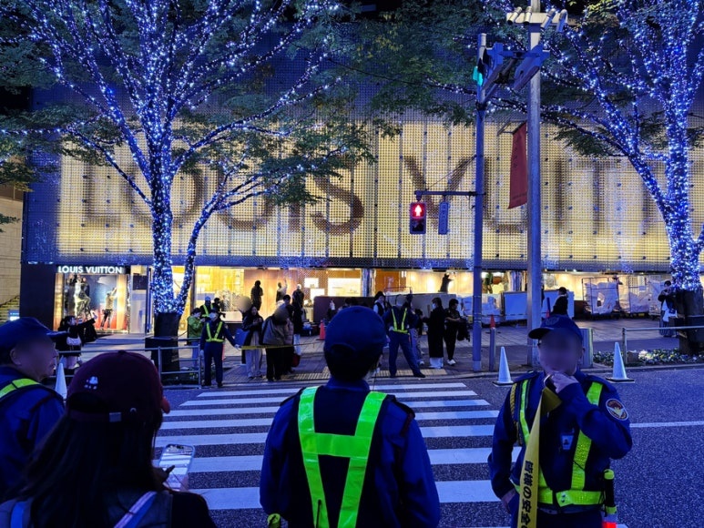 六本木彩灯景点 Louis Vuitton前人行横道