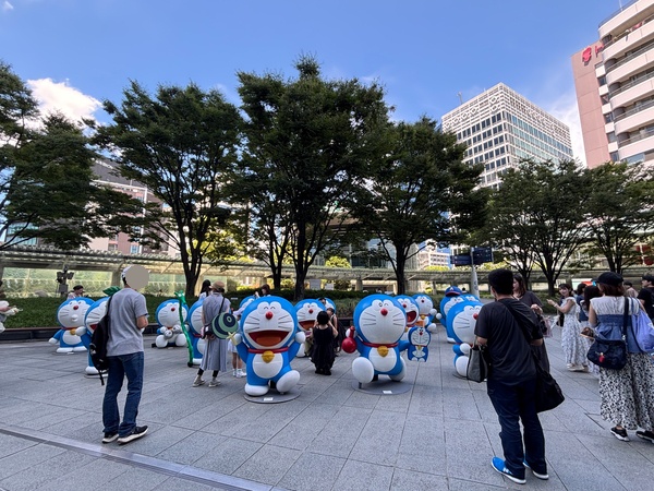 Doraemon figures at Roppongi Hills 66 Plaza