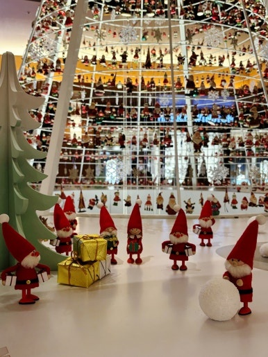 Santa Tree installed inside Roppongi Midtown Galleria