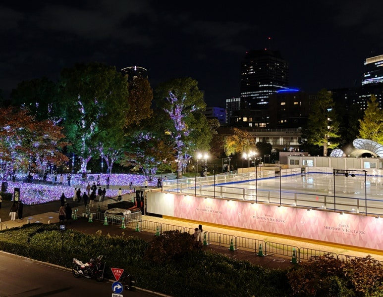 Roppongi Tokyo Midtown Ice Rink (Yunth MIDTOWN ICE RINK) night view