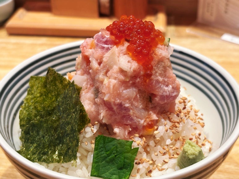 Tsujihan kaisendon with fresh seafood piled high at Tokyo Midtown
