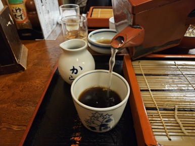 Soba-yu poured into tsuyu