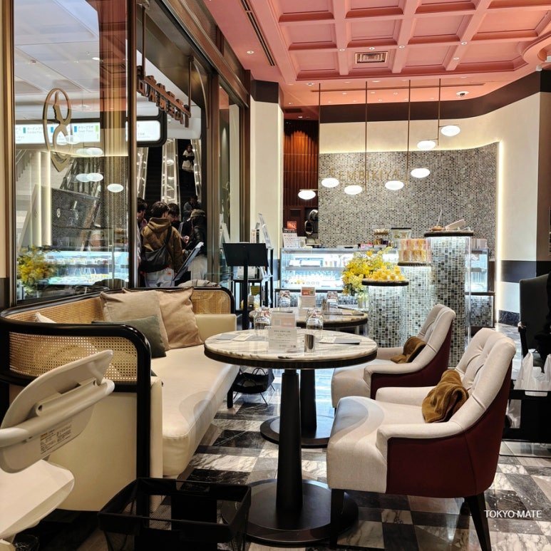 Sembikiya Azabudai Hills fruit parlor interior seating