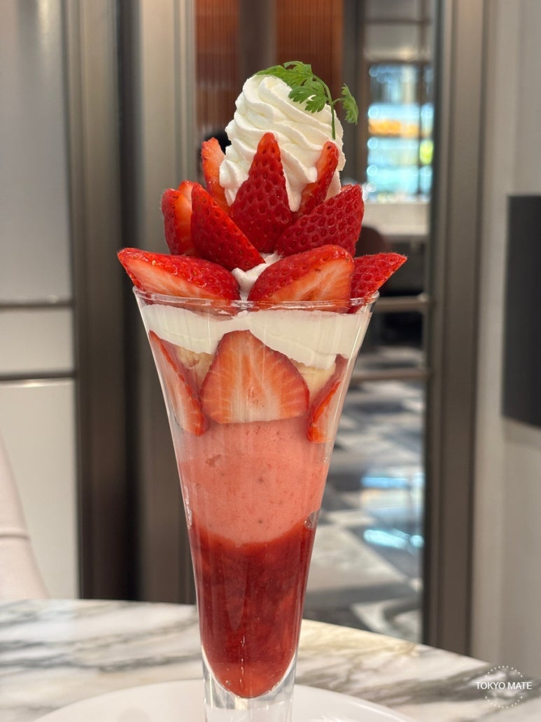 Sembikiya Azabudai Hills Queen Strawberry Parfait