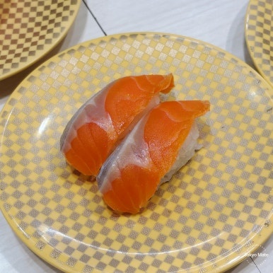 Uobei Shibuya Dogenzaka tuna and salmon sushi