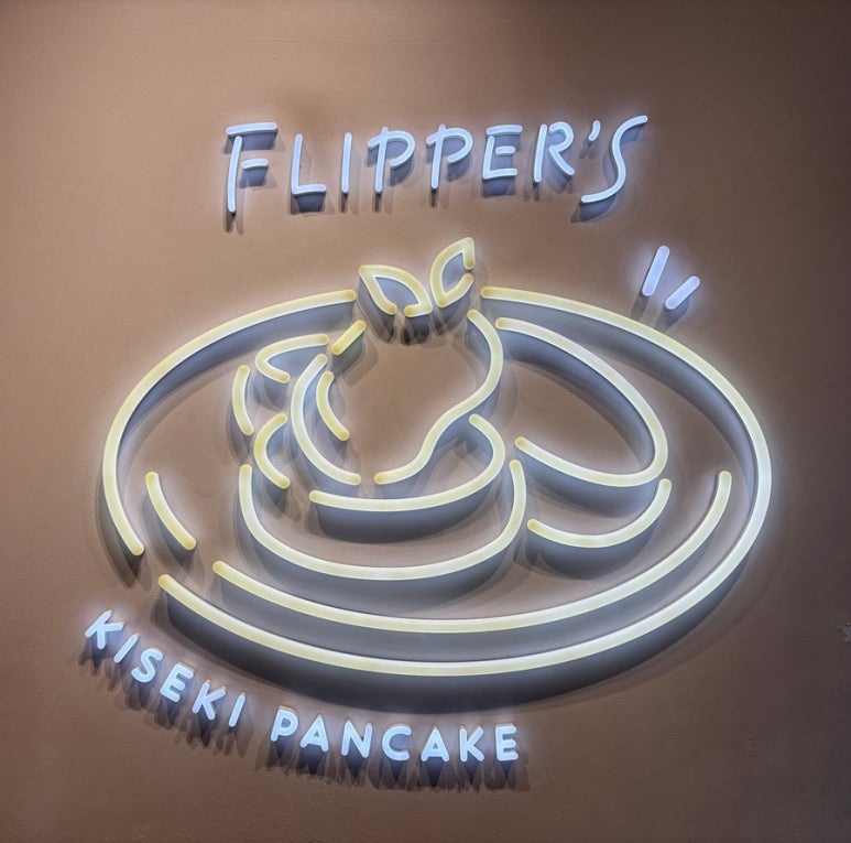 FLIPPER'S涩谷店内部和松饼展示