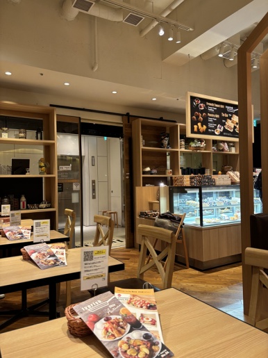 Ivorish 渋谷店のオープンキッチン前のカウンター席