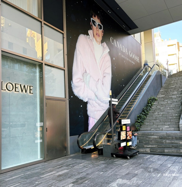 開店前の渋谷パルコ6階へ続くエスカレーター