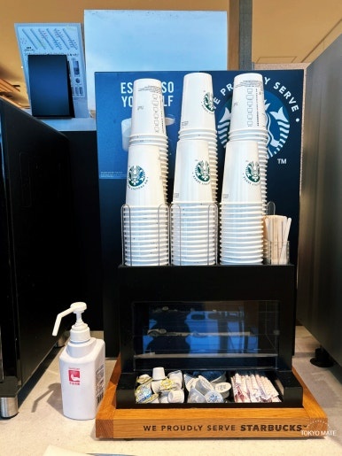 Free drink counter at the Shibuya Tsutaya Share Lounge