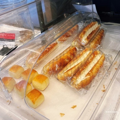 Coffee and tea at the Shibuya Tsutaya Share Lounge