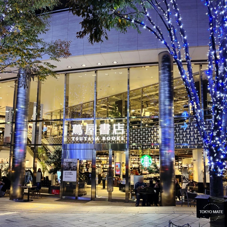 Winter Christmas illumination at the Roppongi Tsutaya Share Lounge
