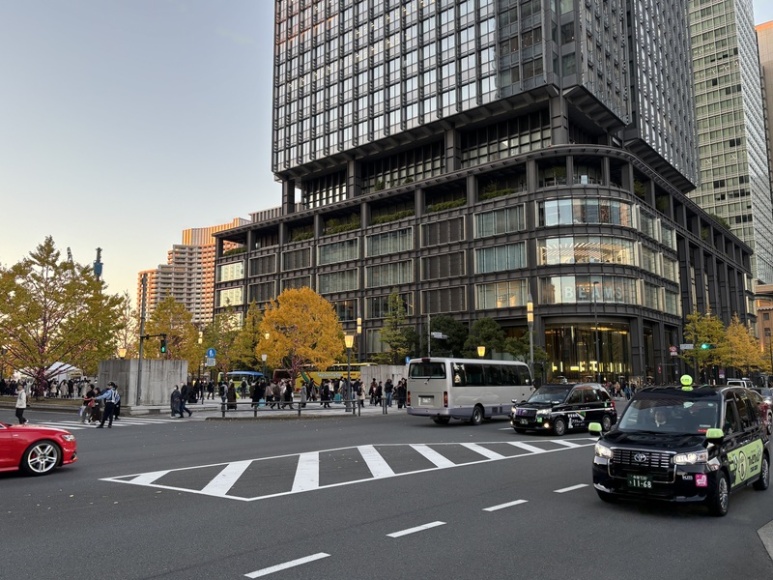 Shin-Marunouchi Building HOUSE entrance