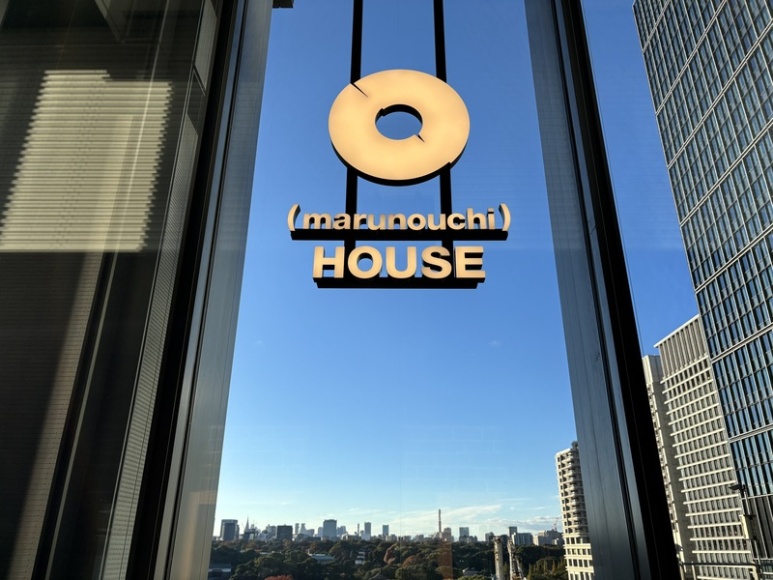 HOUSE interior on the 7th floor