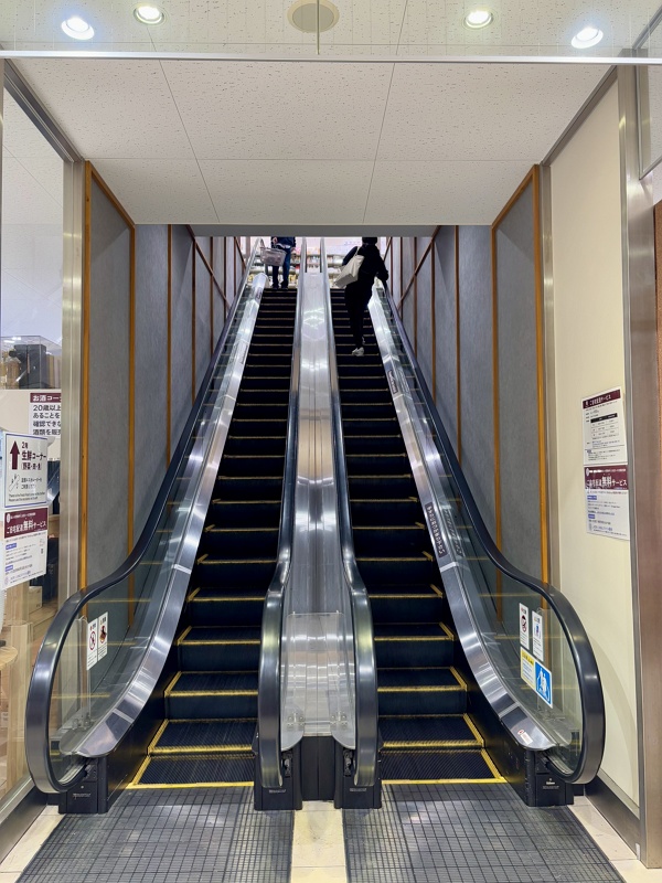 Escalator to 2F