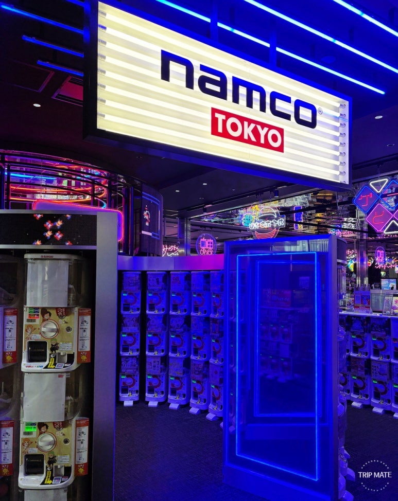 Shinjuku Kabukicho Tower late-night gashapon shop Namco Tokyo neon signs