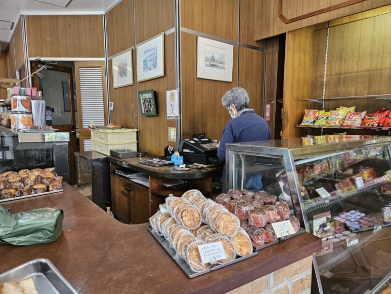 Inside St. Moritz, the family-run Roppongi bakery