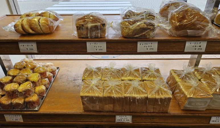 Display case at St. Moritz Roppongi bakery