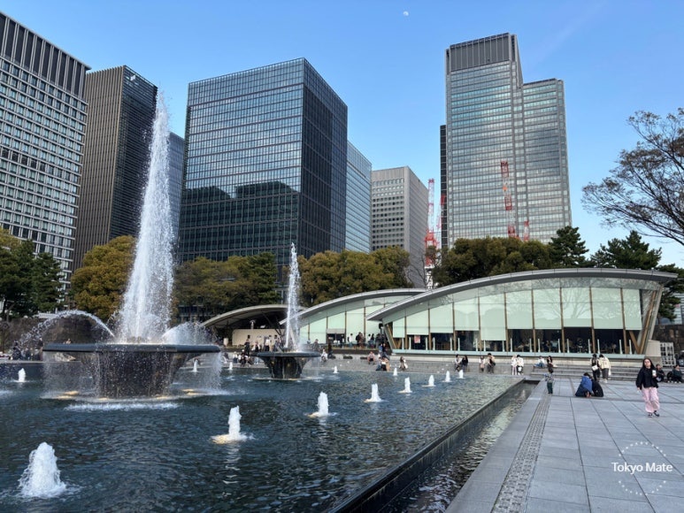 Kokyo Gaien Wadakura Fountain Park Starbucks store exterior