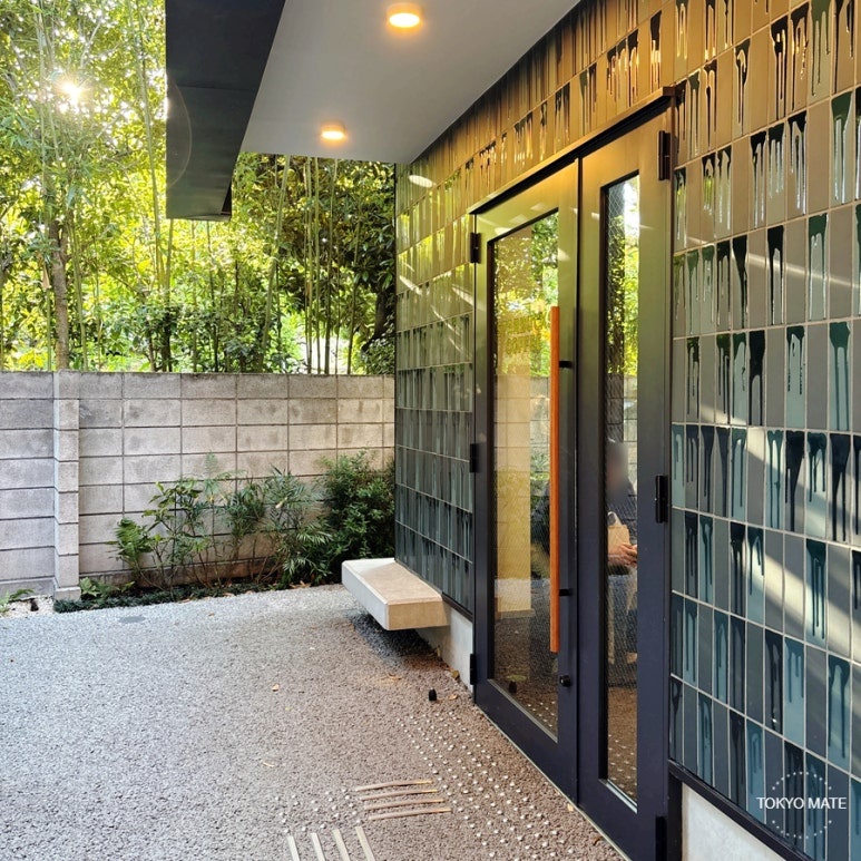 Atrium entrance on the 1st floor of Starbucks Yanaka Gotenzaka