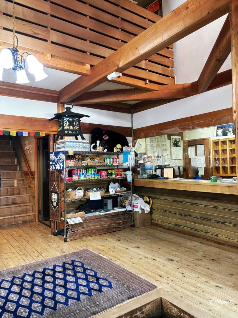 Check-in counter and luggage storage at Murodo Sanso