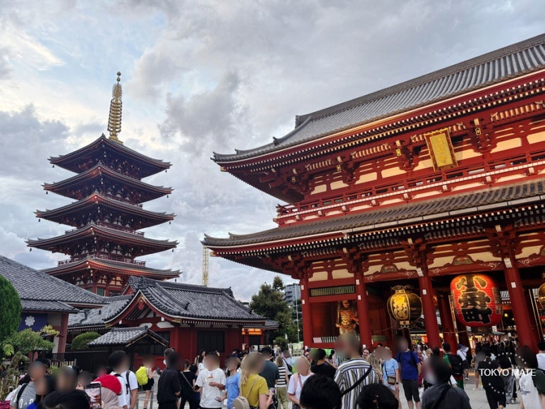Late April Golden Week crowds at Asakusa, Tokyo