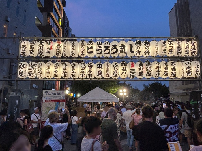 隅田川灯籠流しの夏祭りの入口