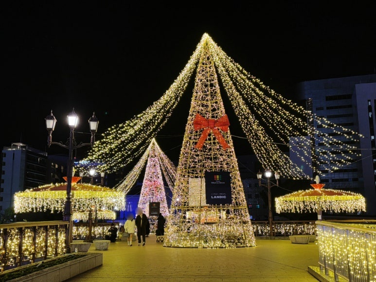 Stunning night view of Fukuoka Christmas Market coming to Ueno in 2025