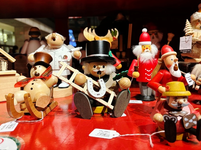 German-style wooden figurines