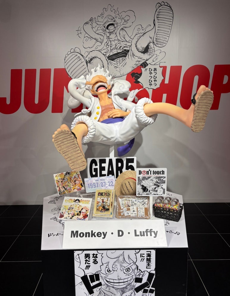 Life-size Luffy figure at Jump Shop, Tokyo Dome