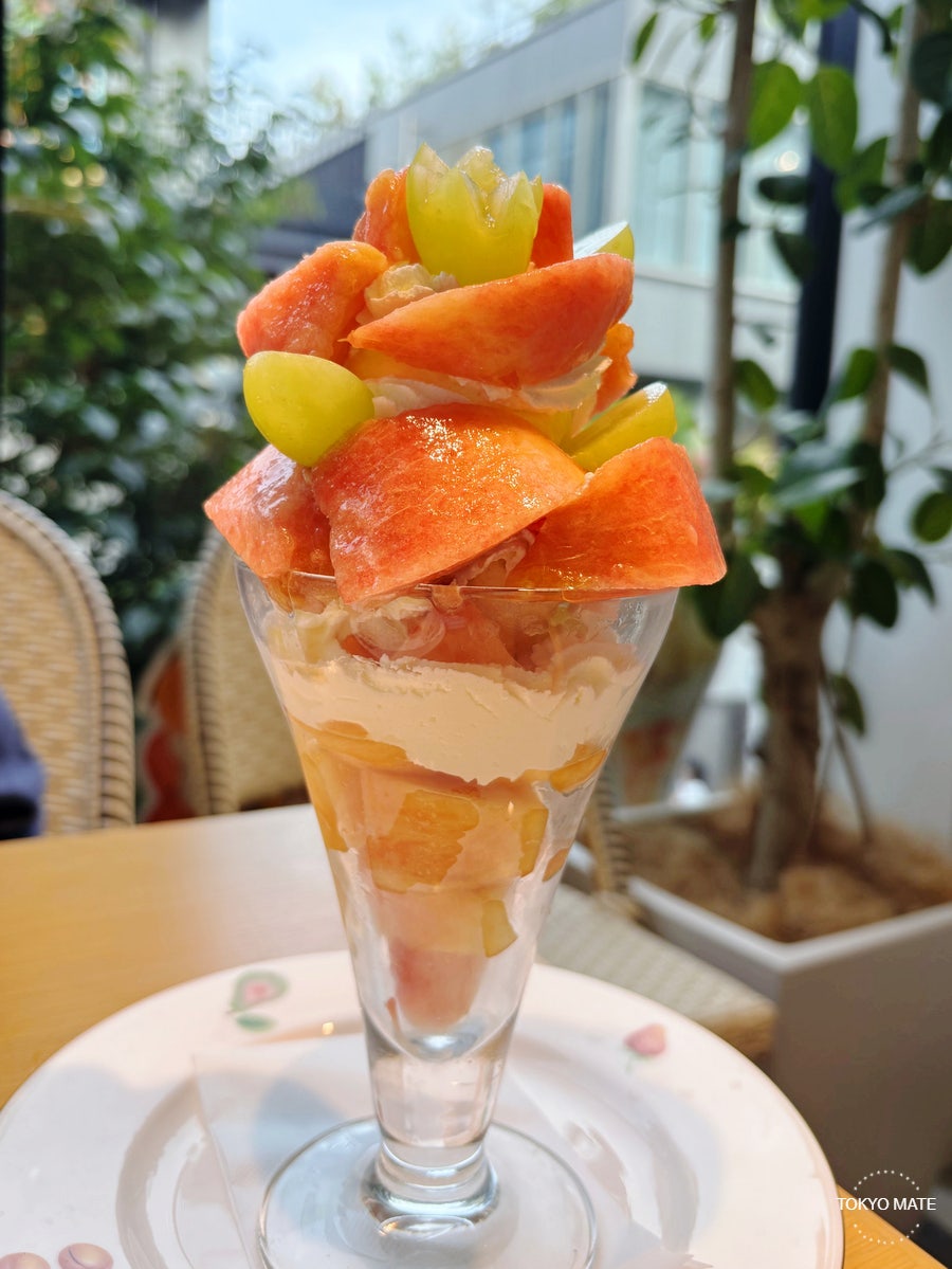 Kajitsuen Liebel seasonal peach parfait