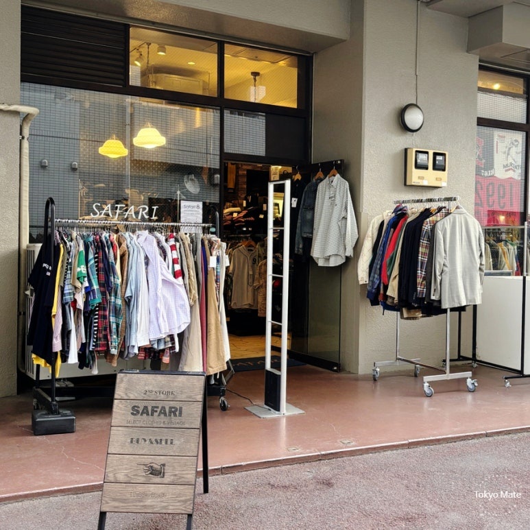 Safari vintage shop exterior and shopping scene