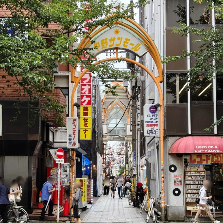 Back street leading from Nakano Broadway to the parks