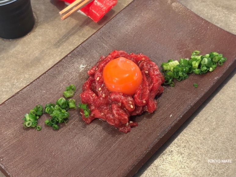 Maguro yukhoe with egg and spring onion