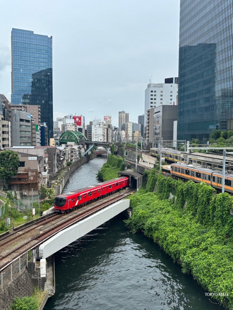 The Kanda River and Marunouchi Line railway bridge seen from Hijiribashi