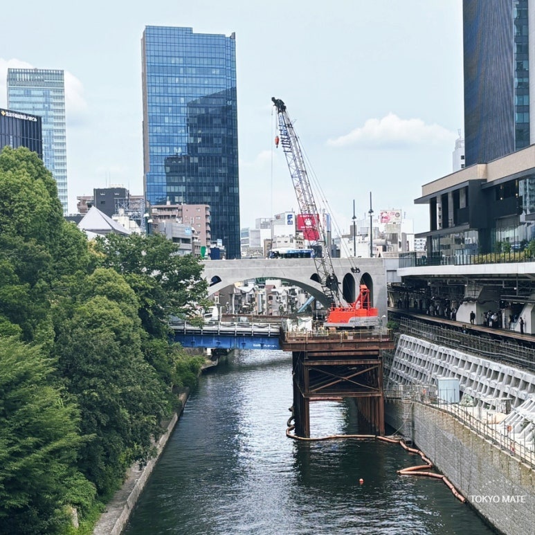 Panorama of the Hijiribashi arch over the Kanda River in Ochanomizu