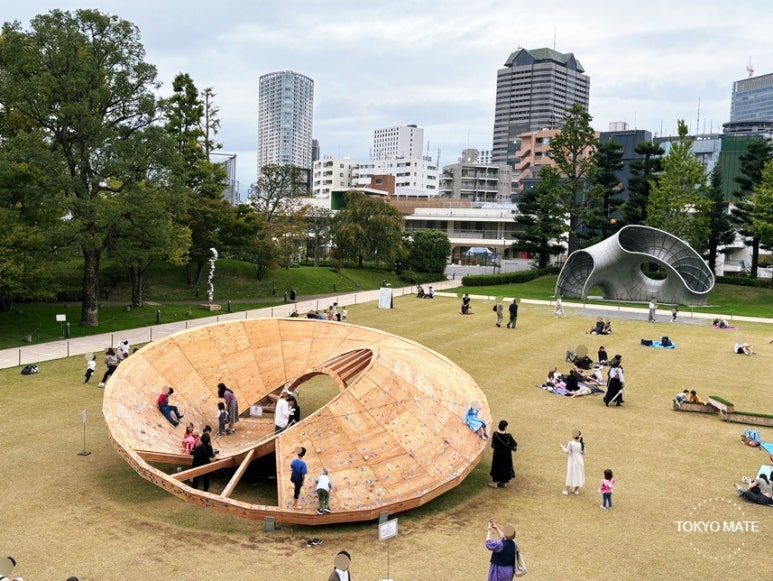 Tokyo Midtown Roppongi at the end of October, autumn complete