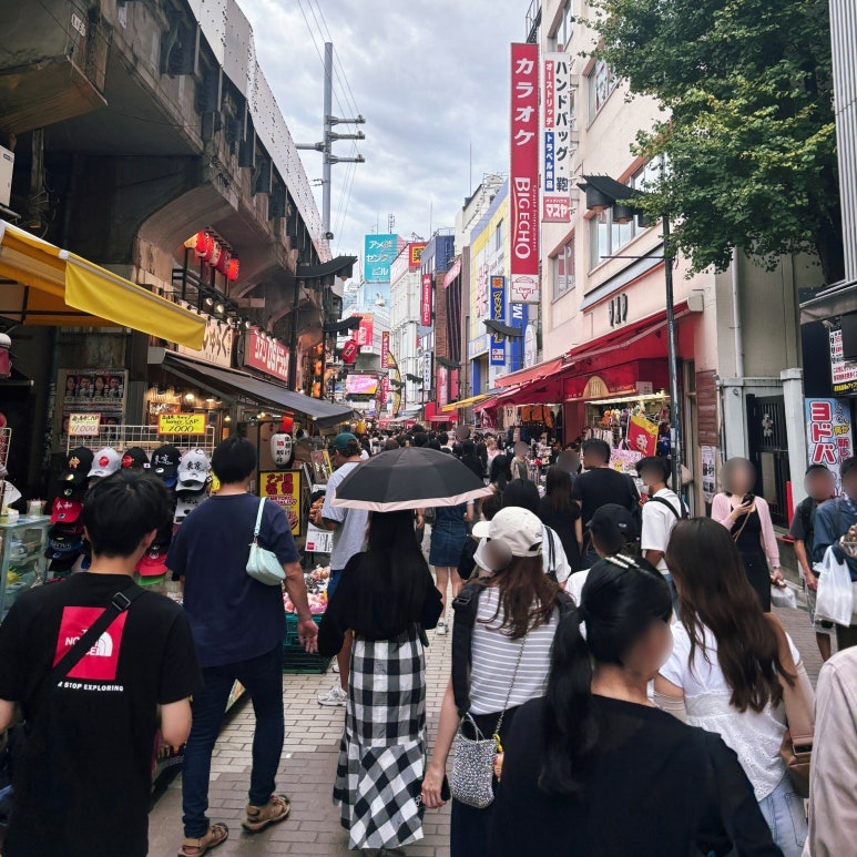 Tokyo September clothing for early autumn