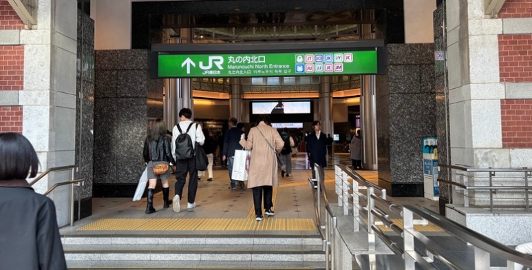 Route from Marunouchi Plaza through the Marunouchi North Entrance