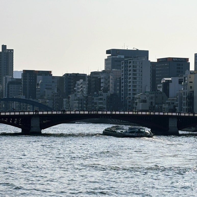 Hotaluna water bus on the Asakusa to Odaiba Tokyo Cruise route