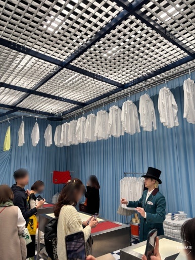 Experience Exhibition in 6 Spaces to Find HERMES Horses