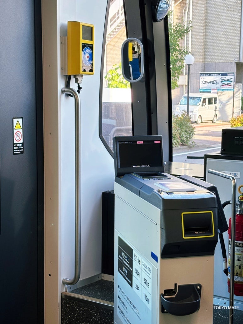 Tapping a transit card and the change exchange machine when getting off