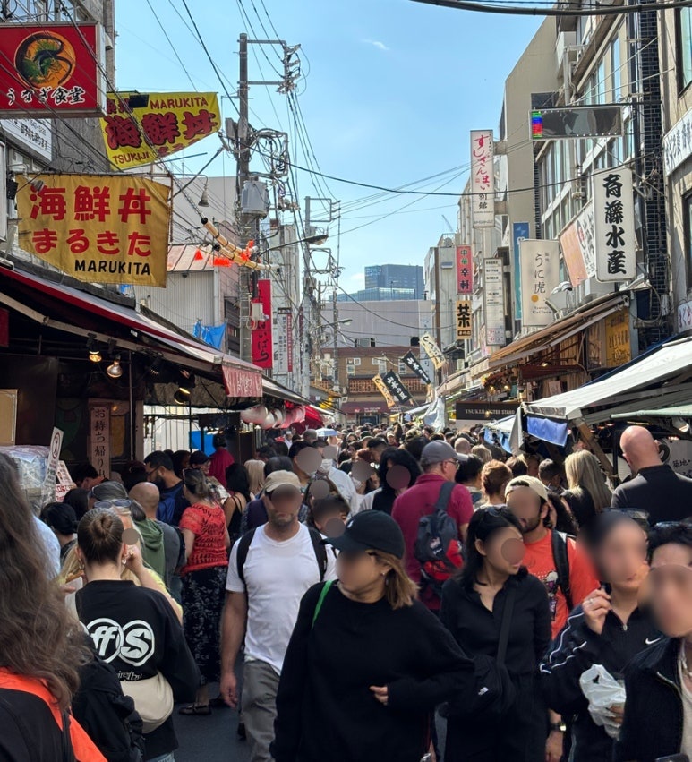 Crowded morning scene at Tsukiji Market
