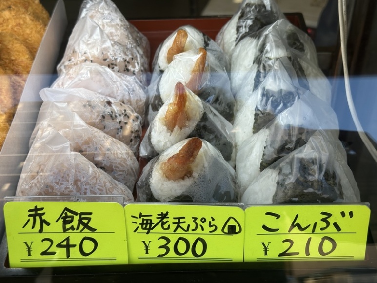 Fresh onigiri at Onoya Seimiten
