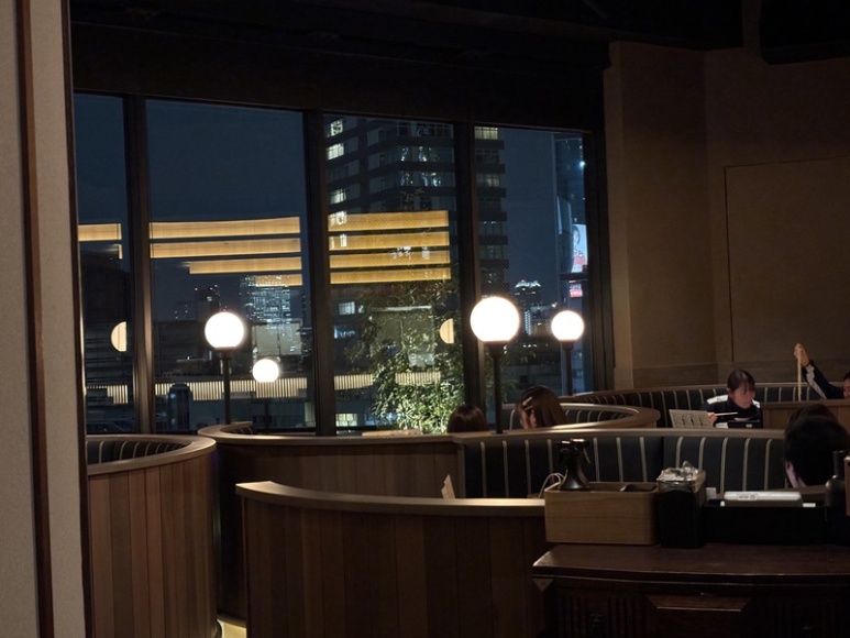 TsuruTonTan六本木店宽敞的用餐区
