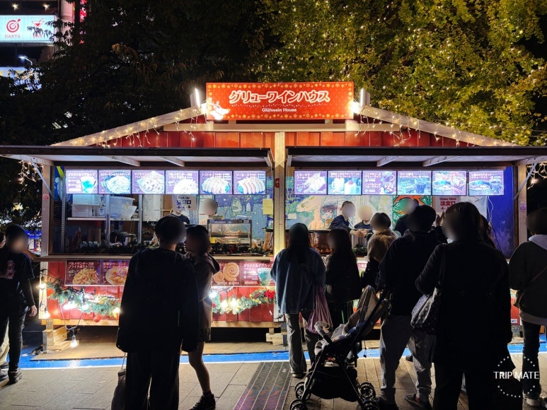 上野圣诞市集的德国香肠和热狗