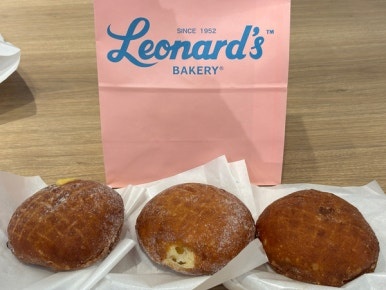 Leonard's Malasadas - Interior